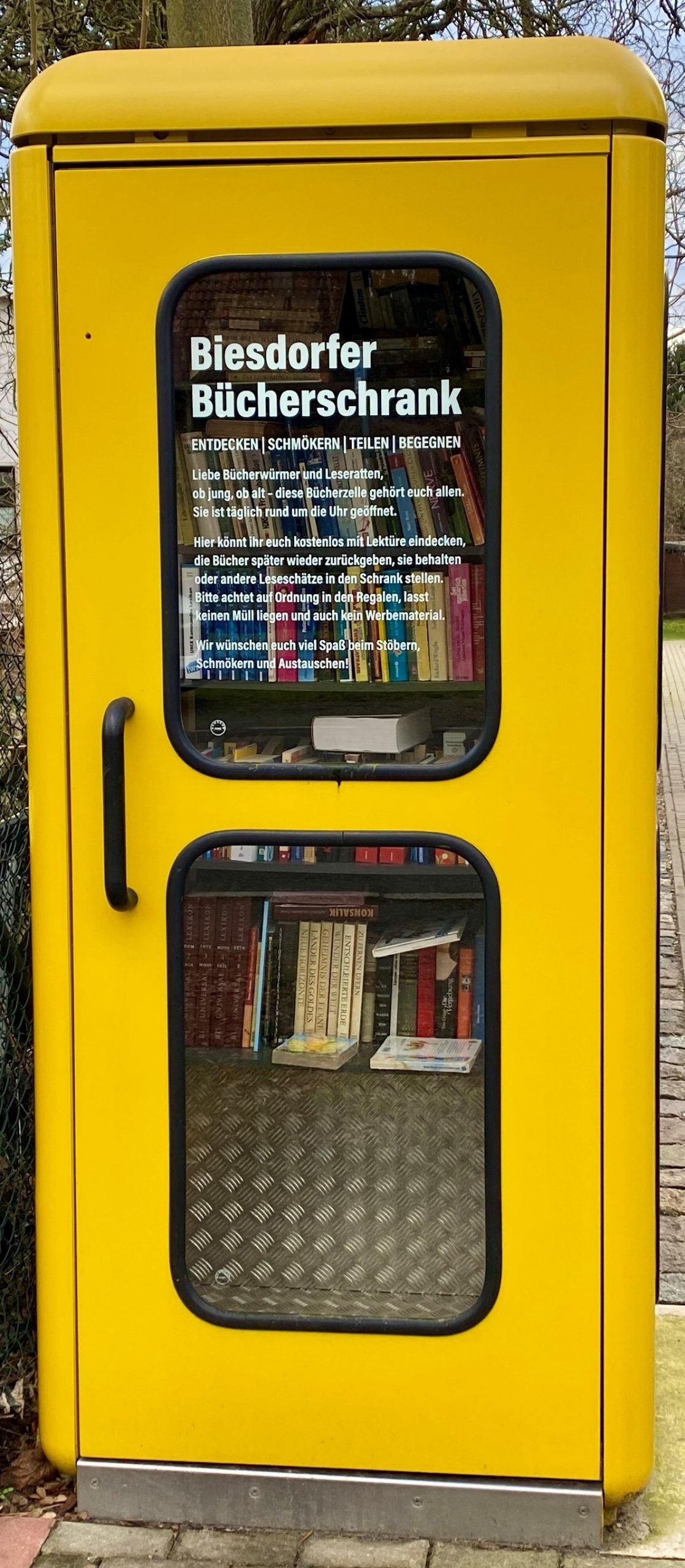Foto des Biesdorfer Bücherschranks